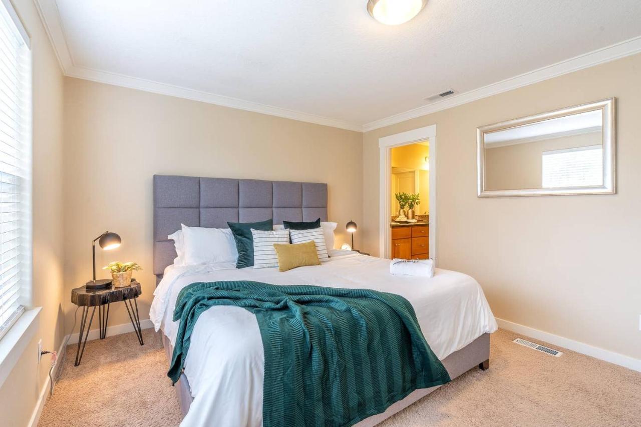 Modern Home, Four Bedrooms, King Beds Tigard Ngoại thất bức ảnh